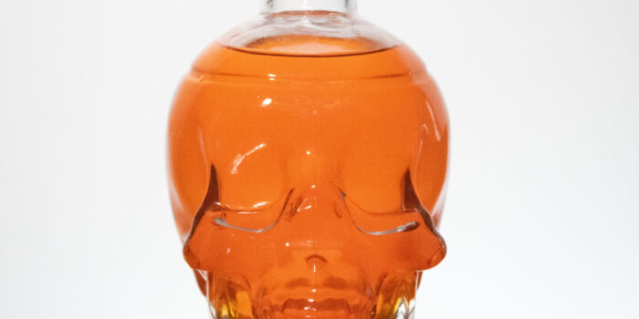 Customized 750ml Bartop Finish Skull Glass Liquor Bottle Whisky Glass Bottle