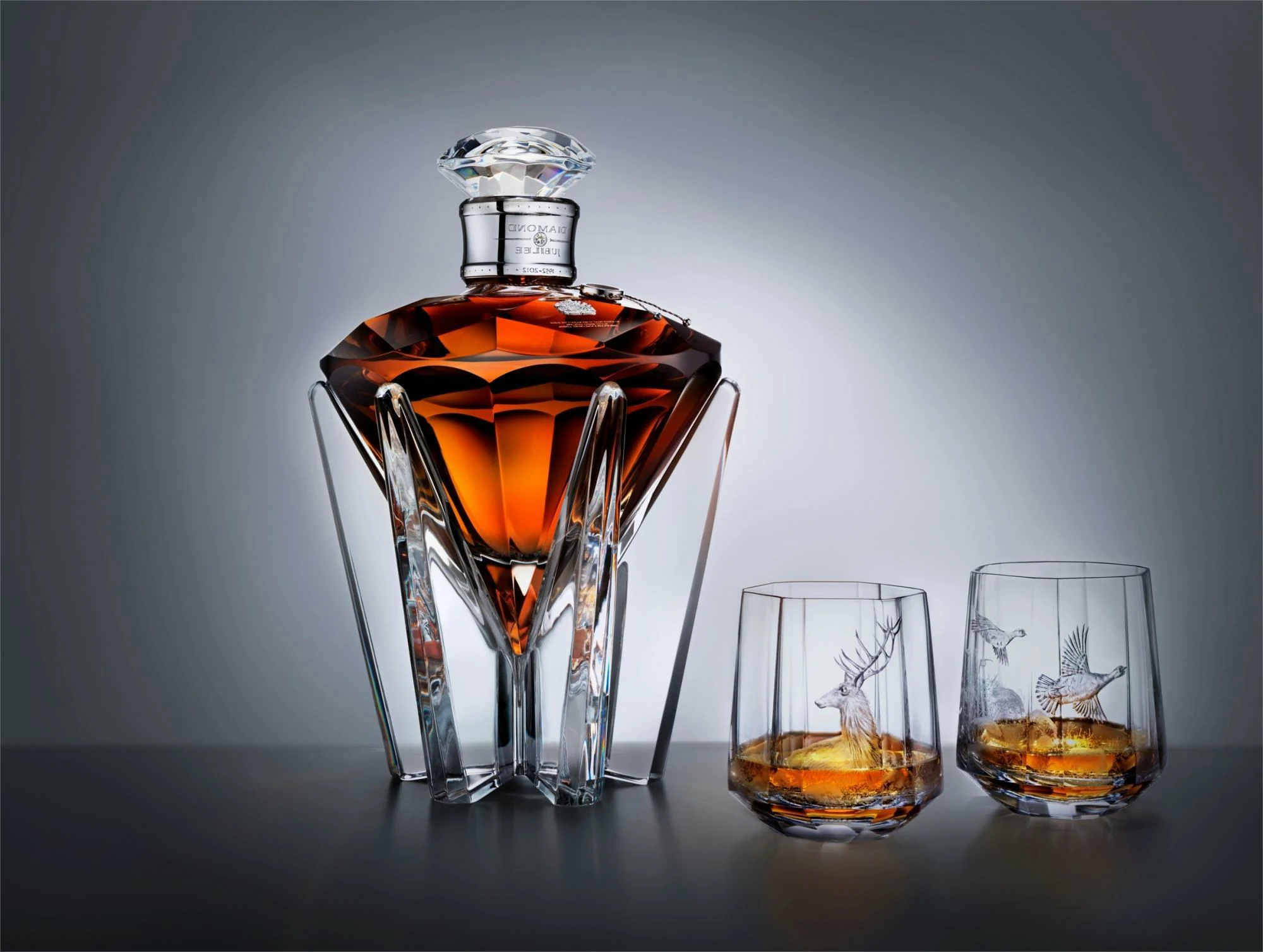 The unique aroma and taste of whiskey require a bottle that can fully showcase its characteristics. The shape of the bottle affects the aging and drinking experience, while the design adds to its allure.